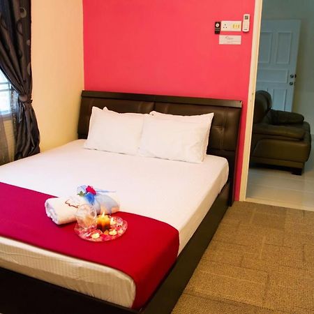 Homestay Hj Esmon Parit Raja UTHM Batu Pahat Exterior foto