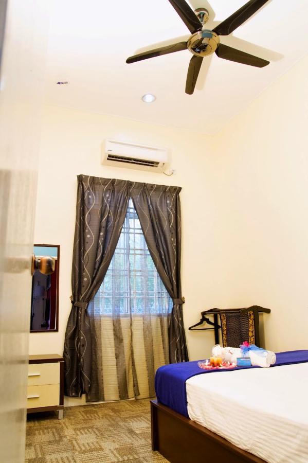 Homestay Hj Esmon Parit Raja UTHM Batu Pahat Exterior foto