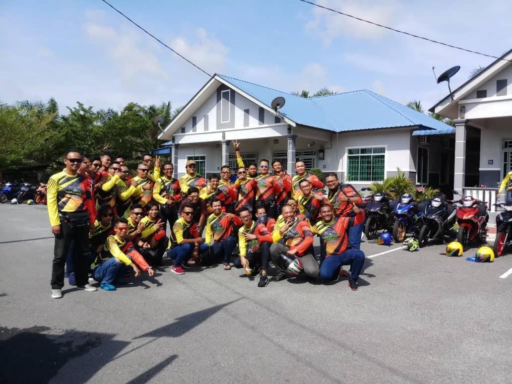 Homestay Hj Esmon Parit Raja UTHM Batu Pahat Exterior foto