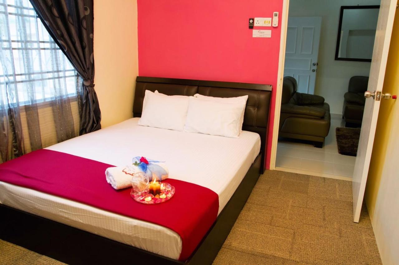 Homestay Hj Esmon Parit Raja UTHM Batu Pahat Exterior foto