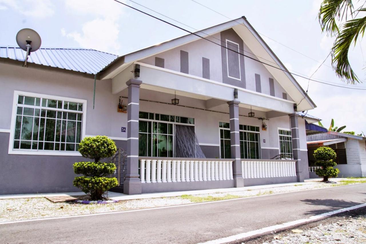 Homestay Hj Esmon Parit Raja UTHM Batu Pahat Exterior foto