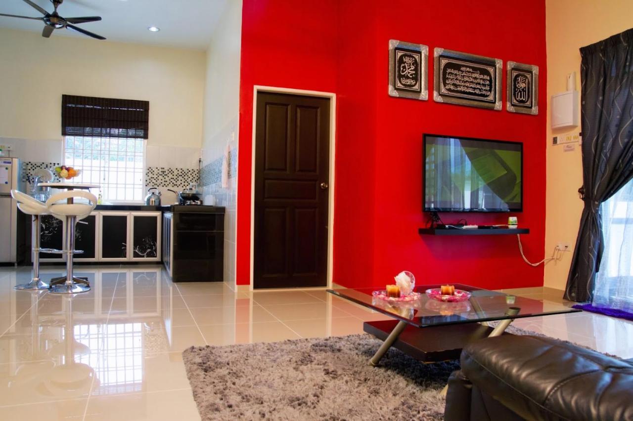 Homestay Hj Esmon Parit Raja UTHM Batu Pahat Exterior foto