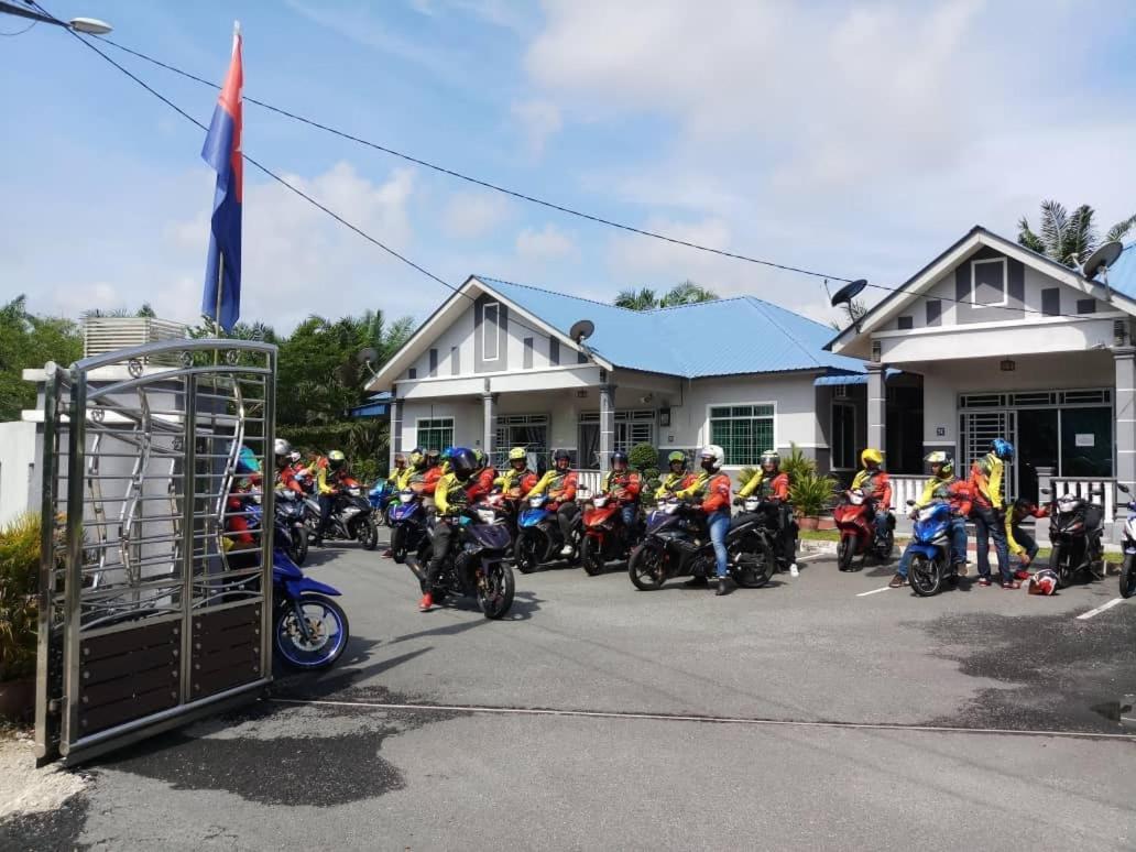 Homestay Hj Esmon Parit Raja UTHM Batu Pahat Exterior foto