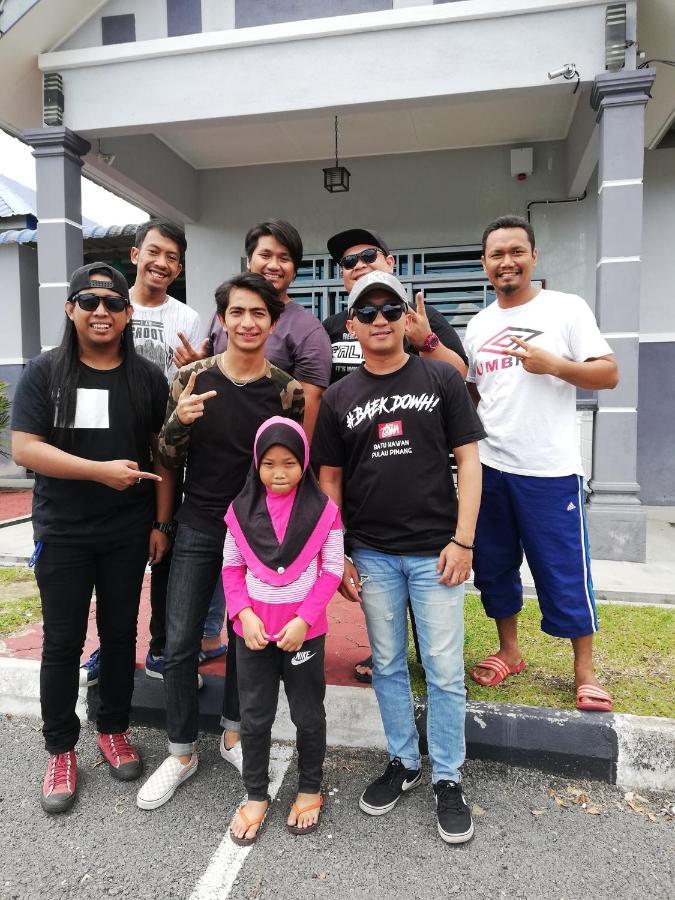 Homestay Hj Esmon Parit Raja UTHM Batu Pahat Exterior foto